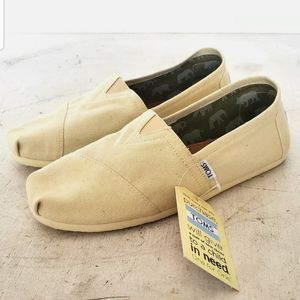 TOMS Men's Classic Canvas Slip On Shoes 10.5 100 % Original New with Tags no box
